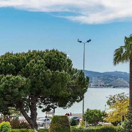 Апартаменты Cozy Sea View For 2 People *