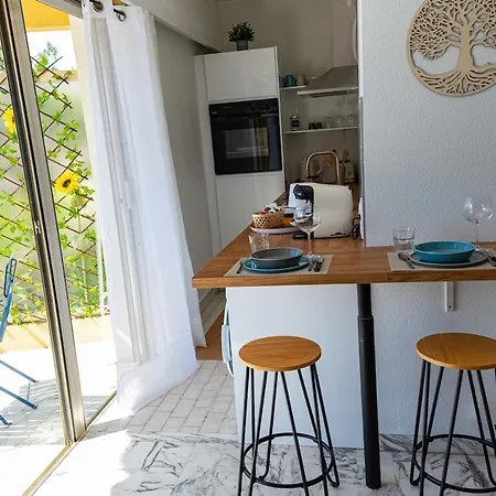 아파트 Cozy Sea View For 2 People *