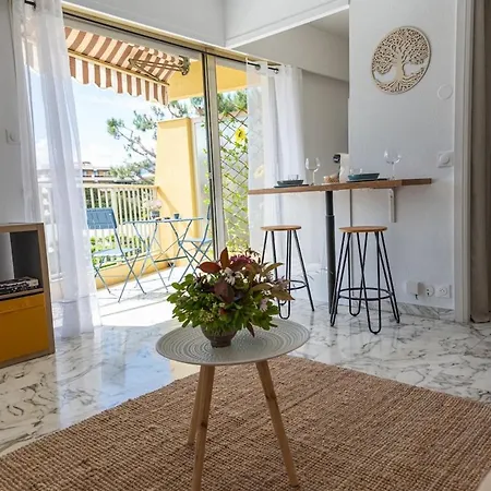 Апартаменты Cozy Sea View For 2 People