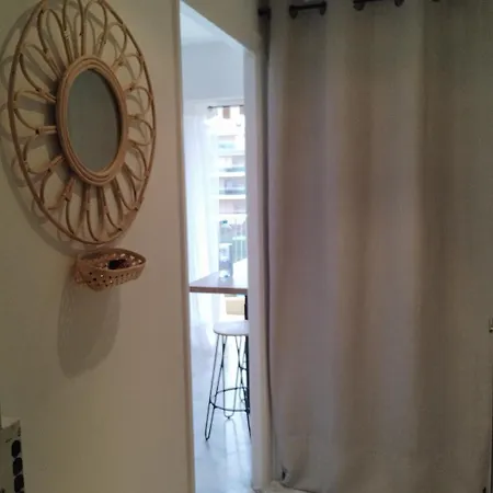 아파트 Cozy Sea View For 2 People *