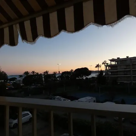 Cozy Sea View For 2 People Saint-Laurent-du-Var